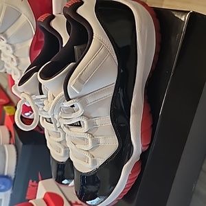 JORDAN RETRO 11 LOW CONCORD BRED SIZE 8.5